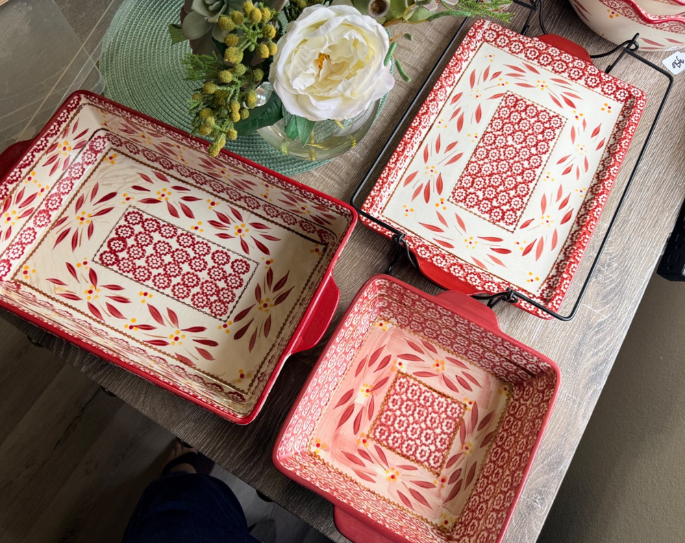 Temp-tations Old World Ceramic 2 Baking Dishes , 1 Trivet, 1 Stands, 2 Lids